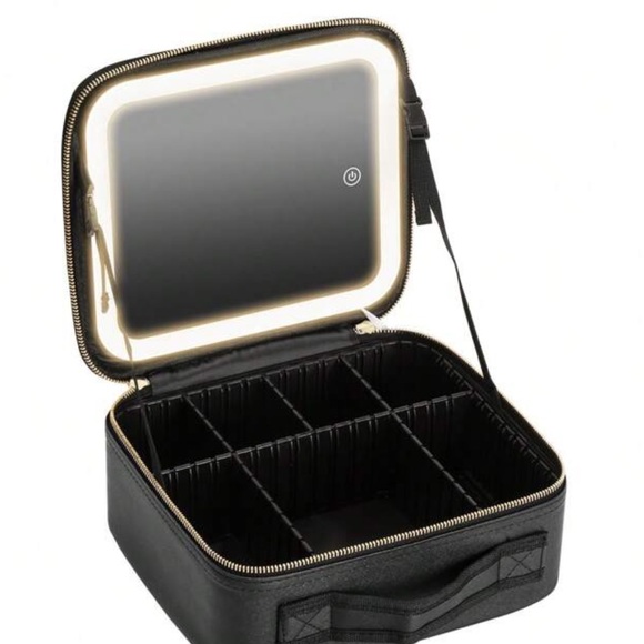 --SOLD---
Travel makeup bag 💡 - Picture 3 of 3